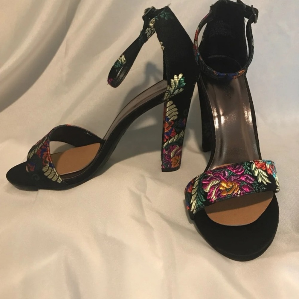 Heels - Picture 3 of 5